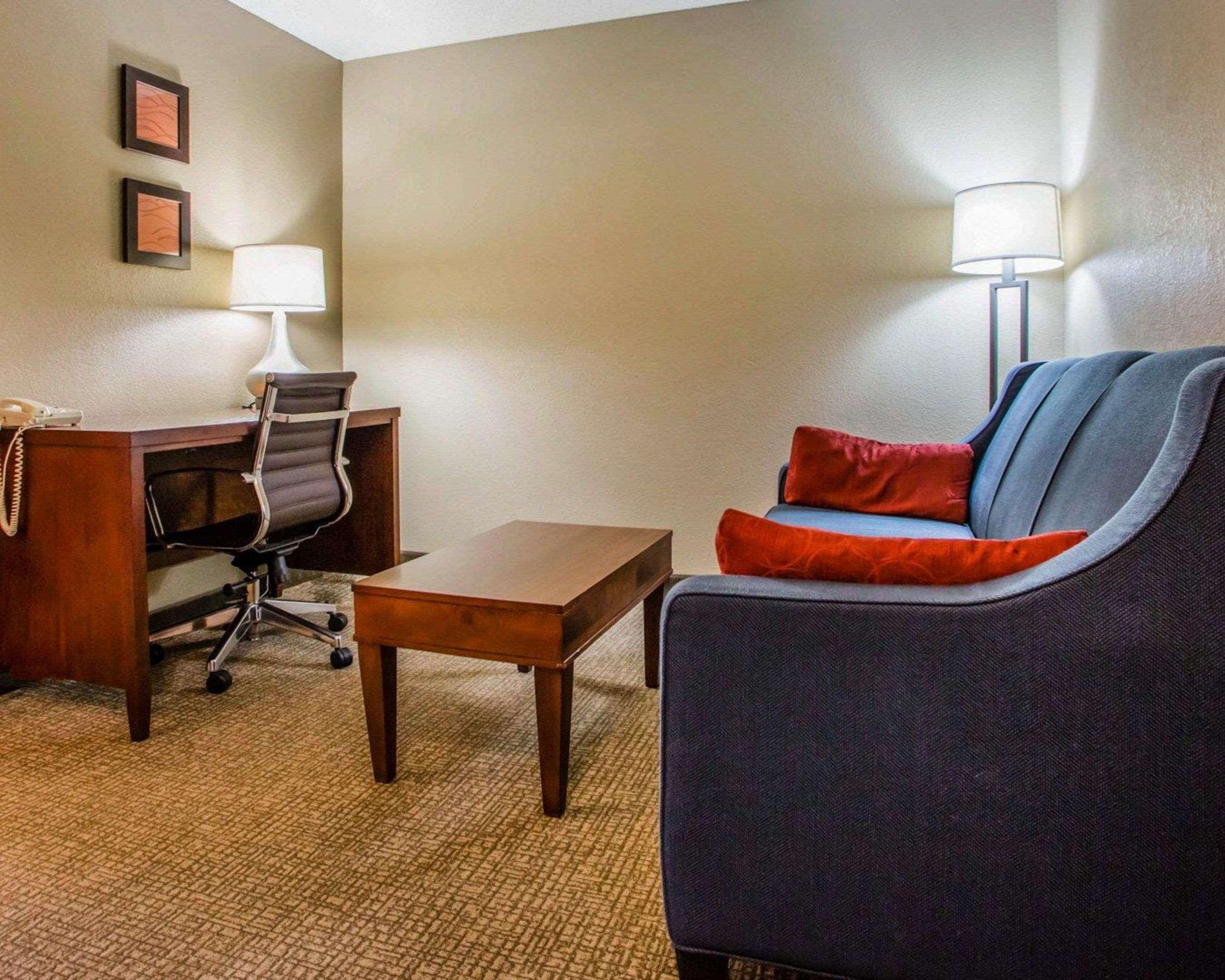 Comfort Inn & Suites Jackson - West Bend Dış mekan fotoğraf