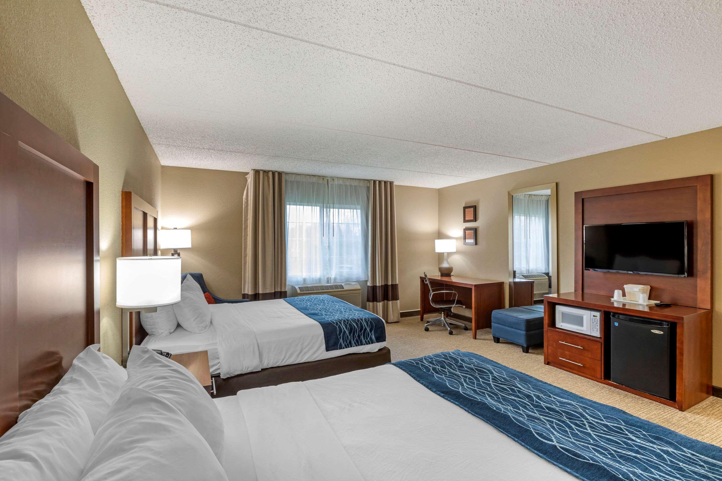 Comfort Inn & Suites Jackson - West Bend Dış mekan fotoğraf
