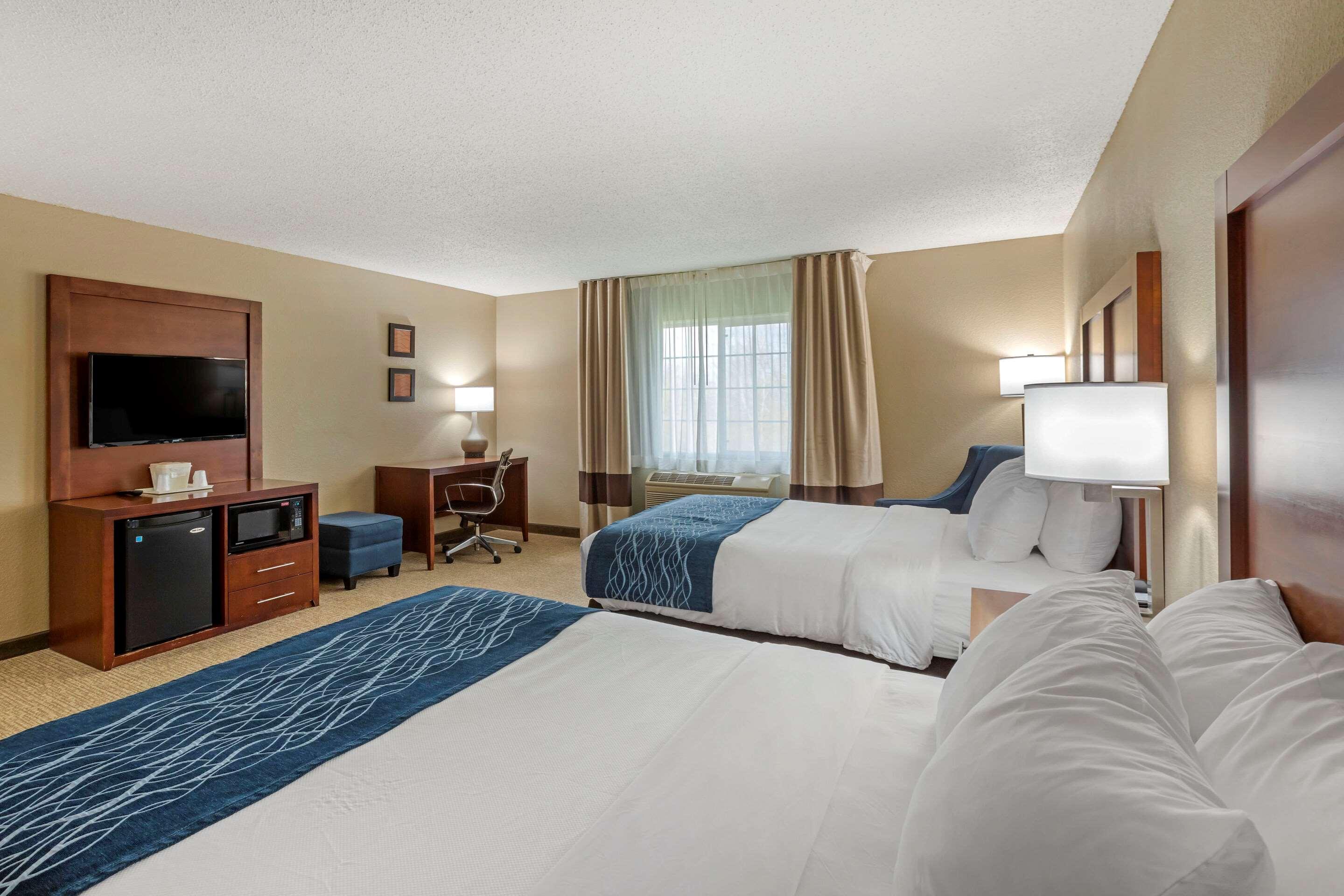 Comfort Inn & Suites Jackson - West Bend Dış mekan fotoğraf