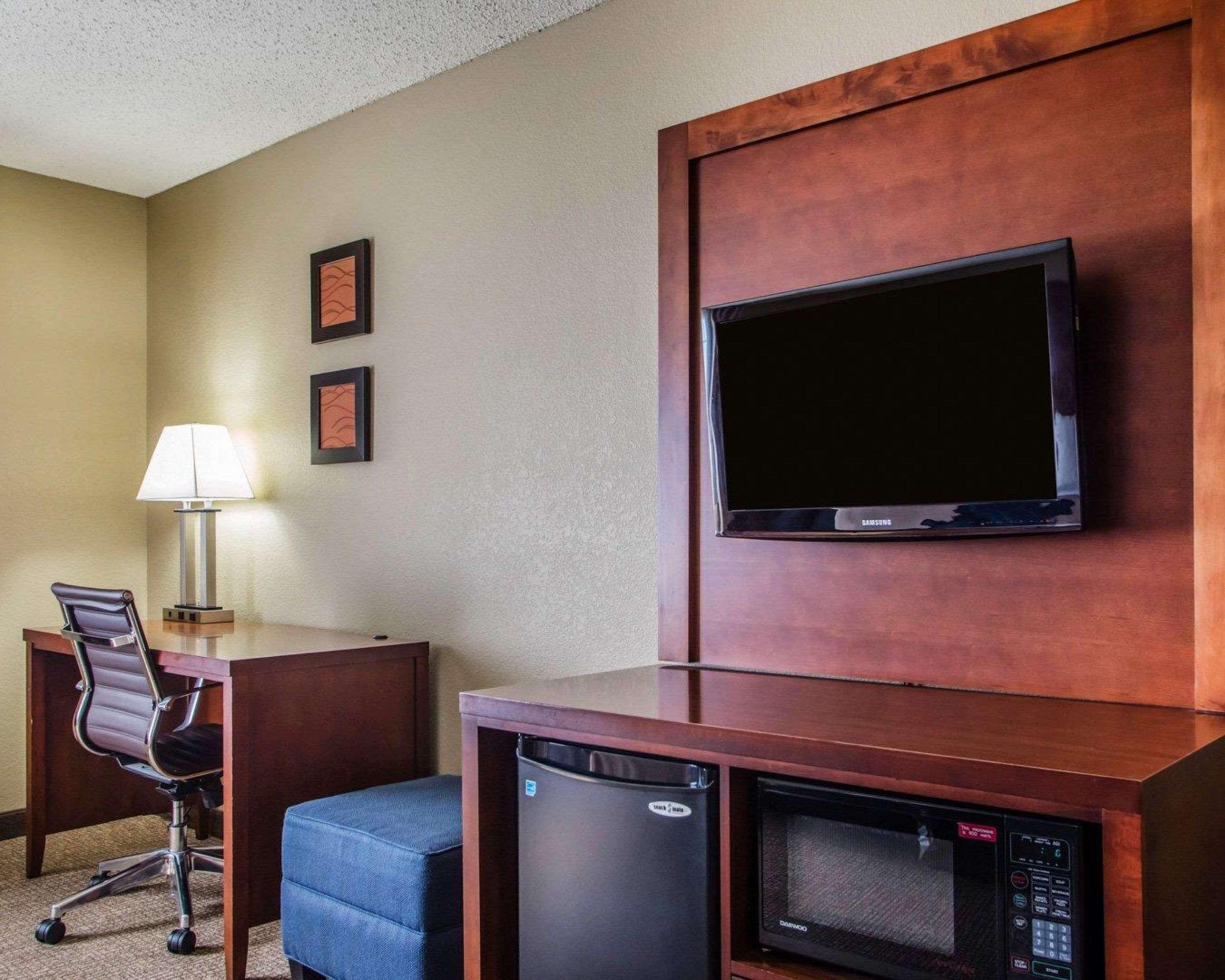 Comfort Inn & Suites Jackson - West Bend Dış mekan fotoğraf