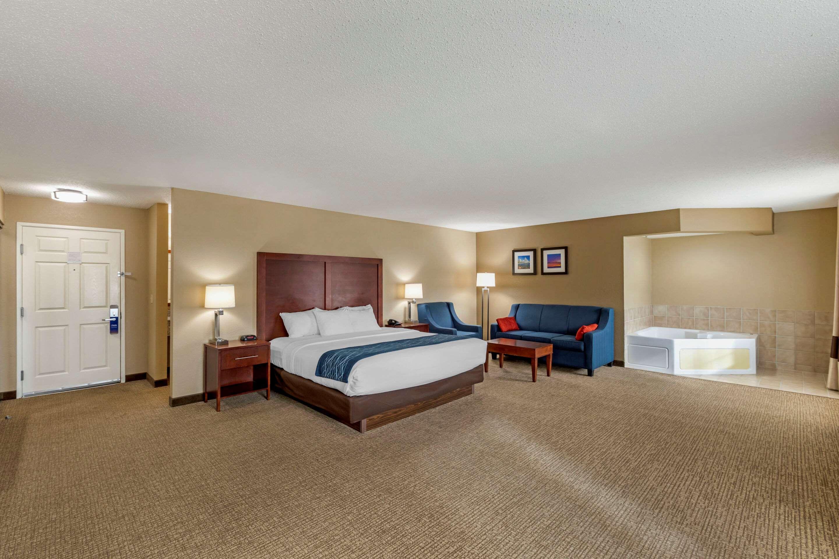 Comfort Inn & Suites Jackson - West Bend Dış mekan fotoğraf
