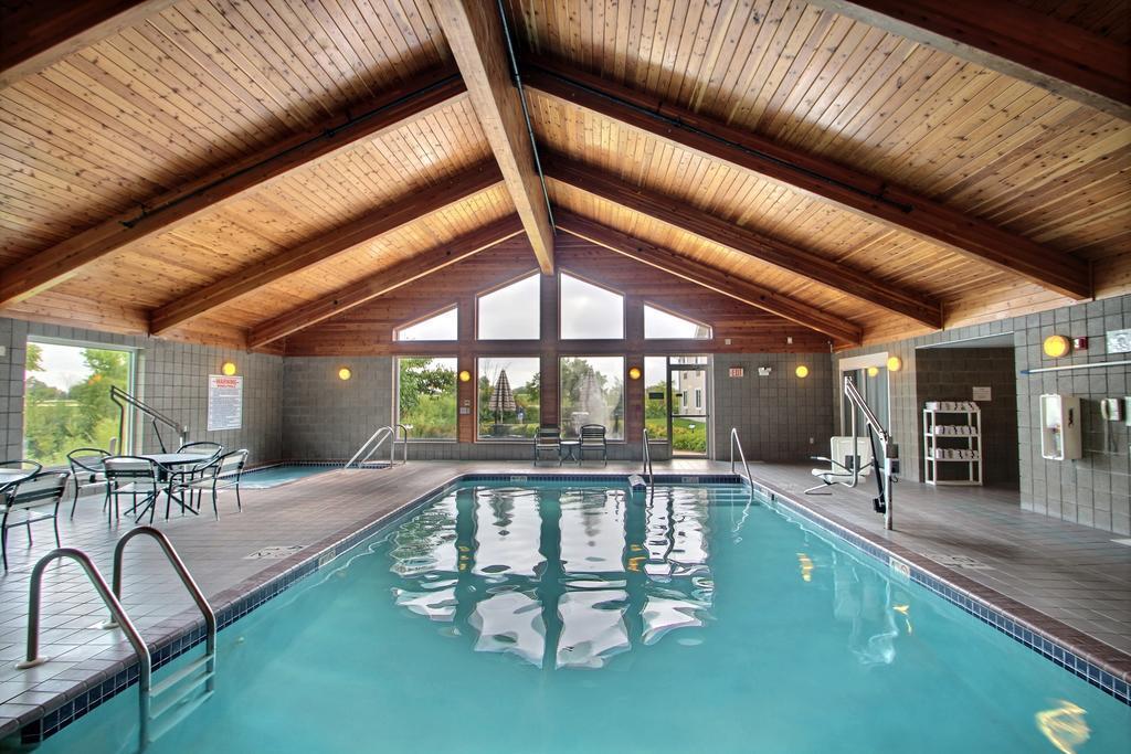 Comfort Inn & Suites Jackson - West Bend Dış mekan fotoğraf