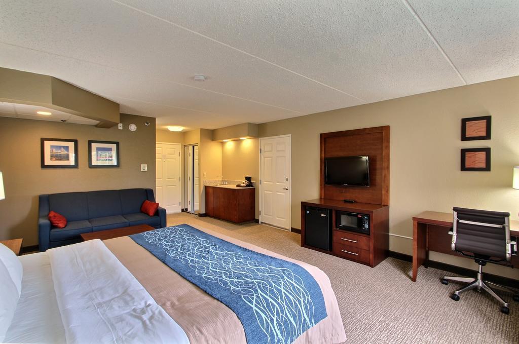 Comfort Inn & Suites Jackson - West Bend Dış mekan fotoğraf