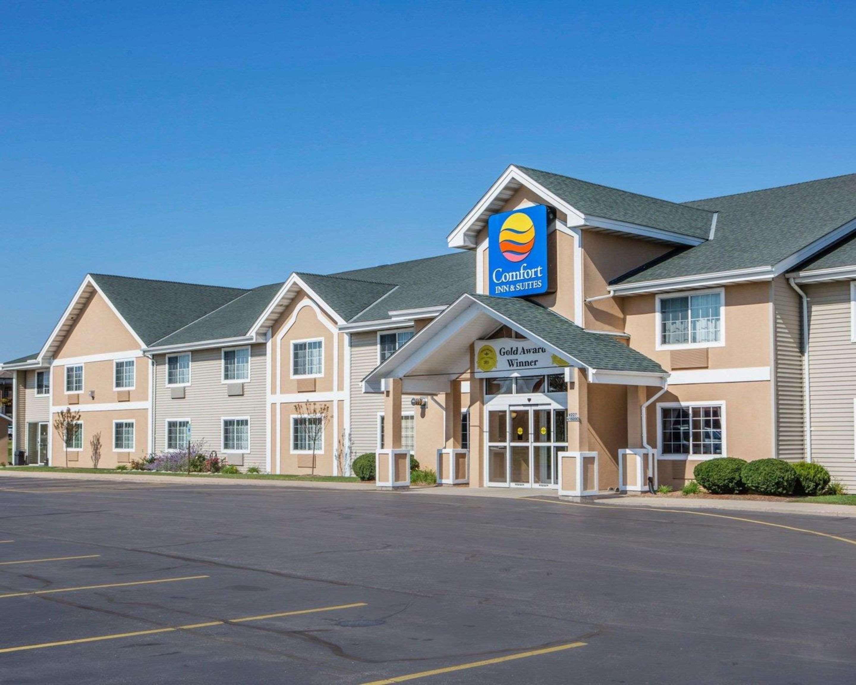 Comfort Inn & Suites Jackson - West Bend Dış mekan fotoğraf