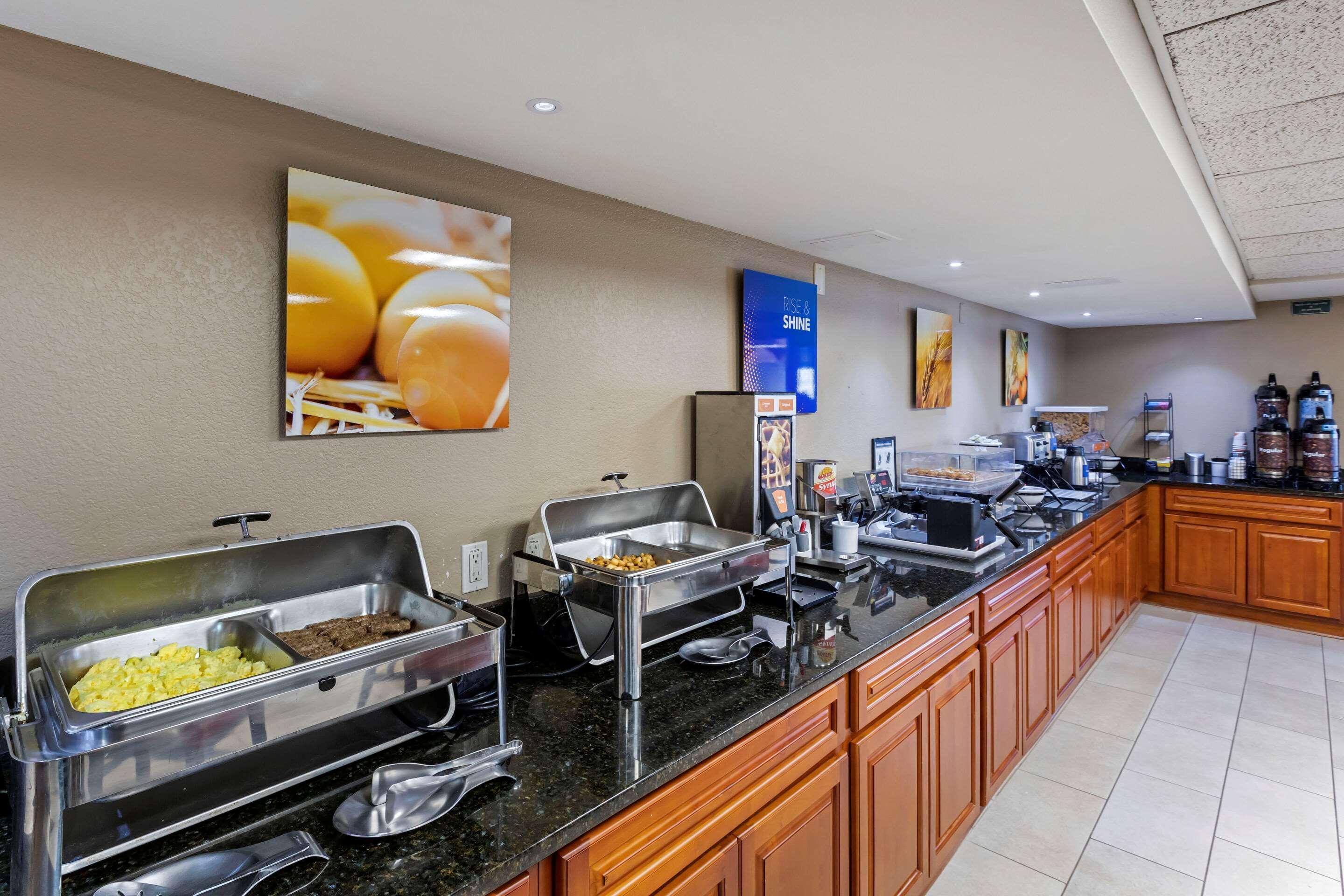 Comfort Inn & Suites Jackson - West Bend Dış mekan fotoğraf