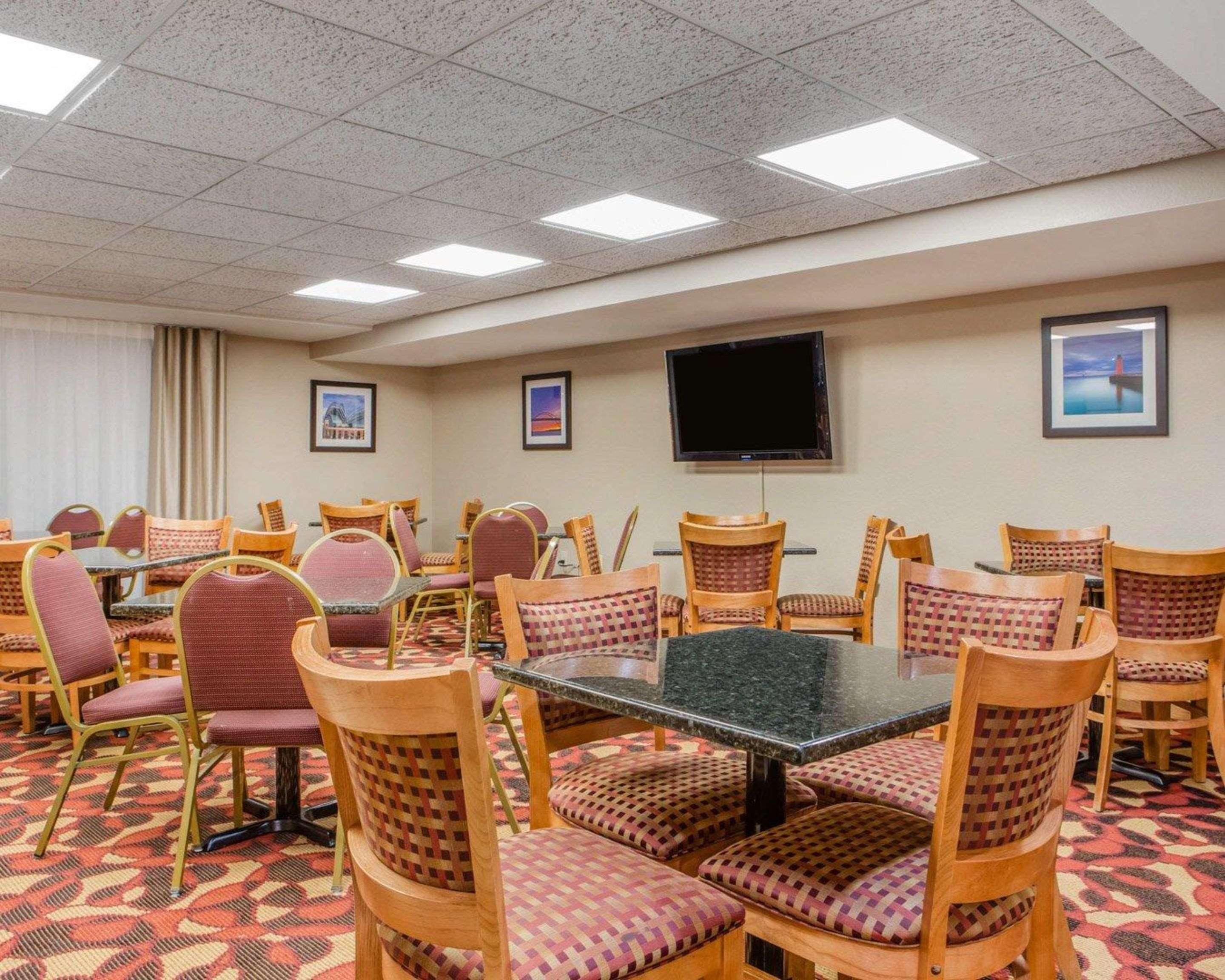 Comfort Inn & Suites Jackson - West Bend Dış mekan fotoğraf