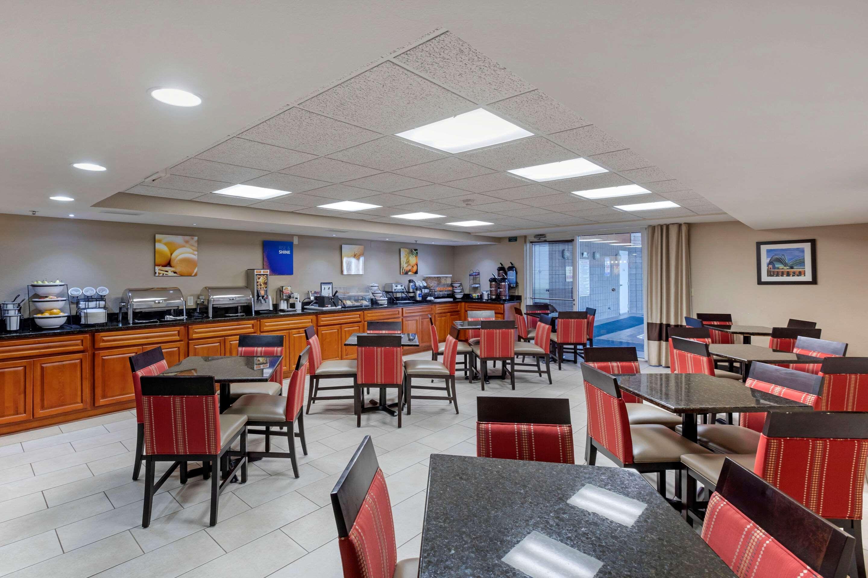 Comfort Inn & Suites Jackson - West Bend Dış mekan fotoğraf