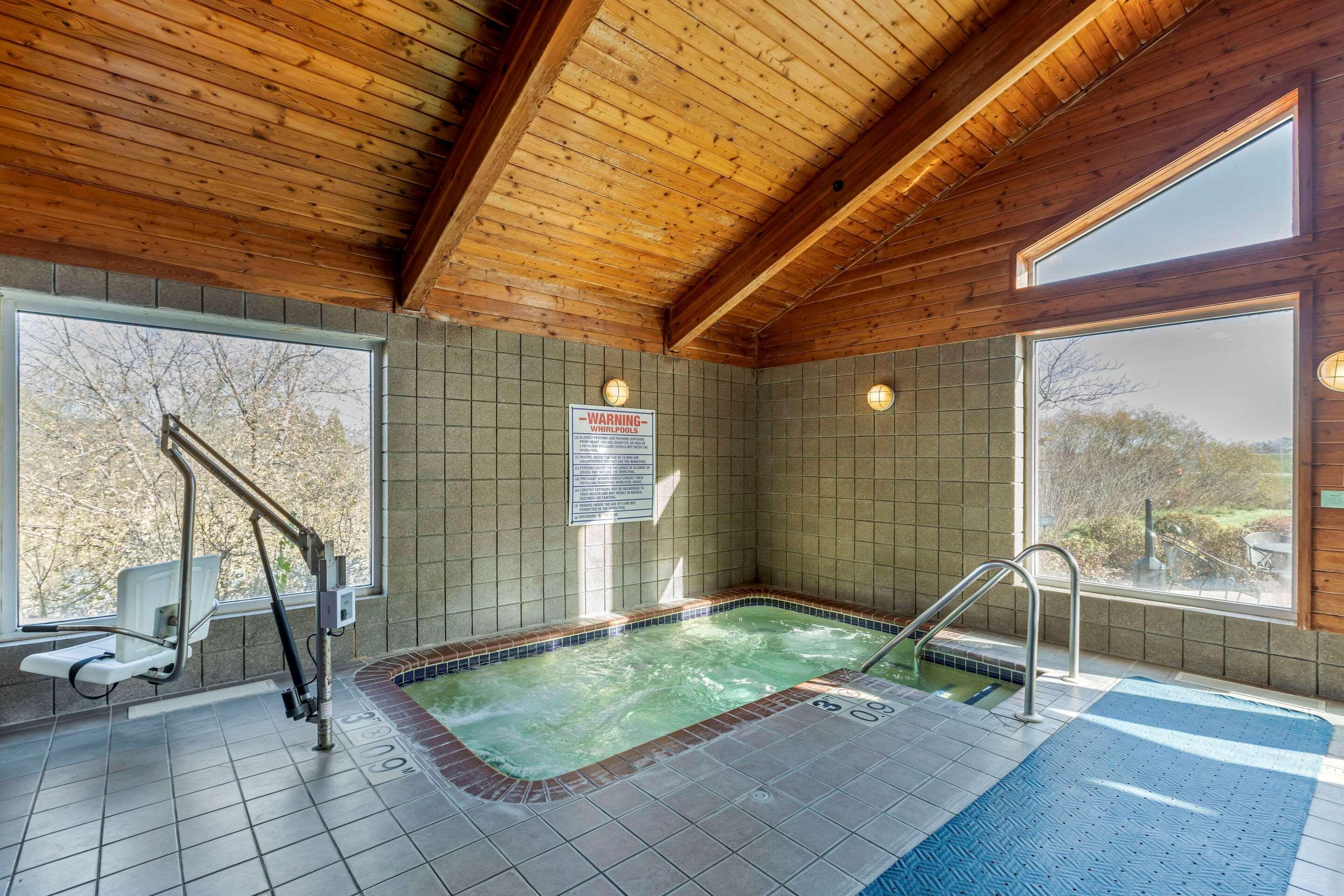 Comfort Inn & Suites Jackson - West Bend Dış mekan fotoğraf