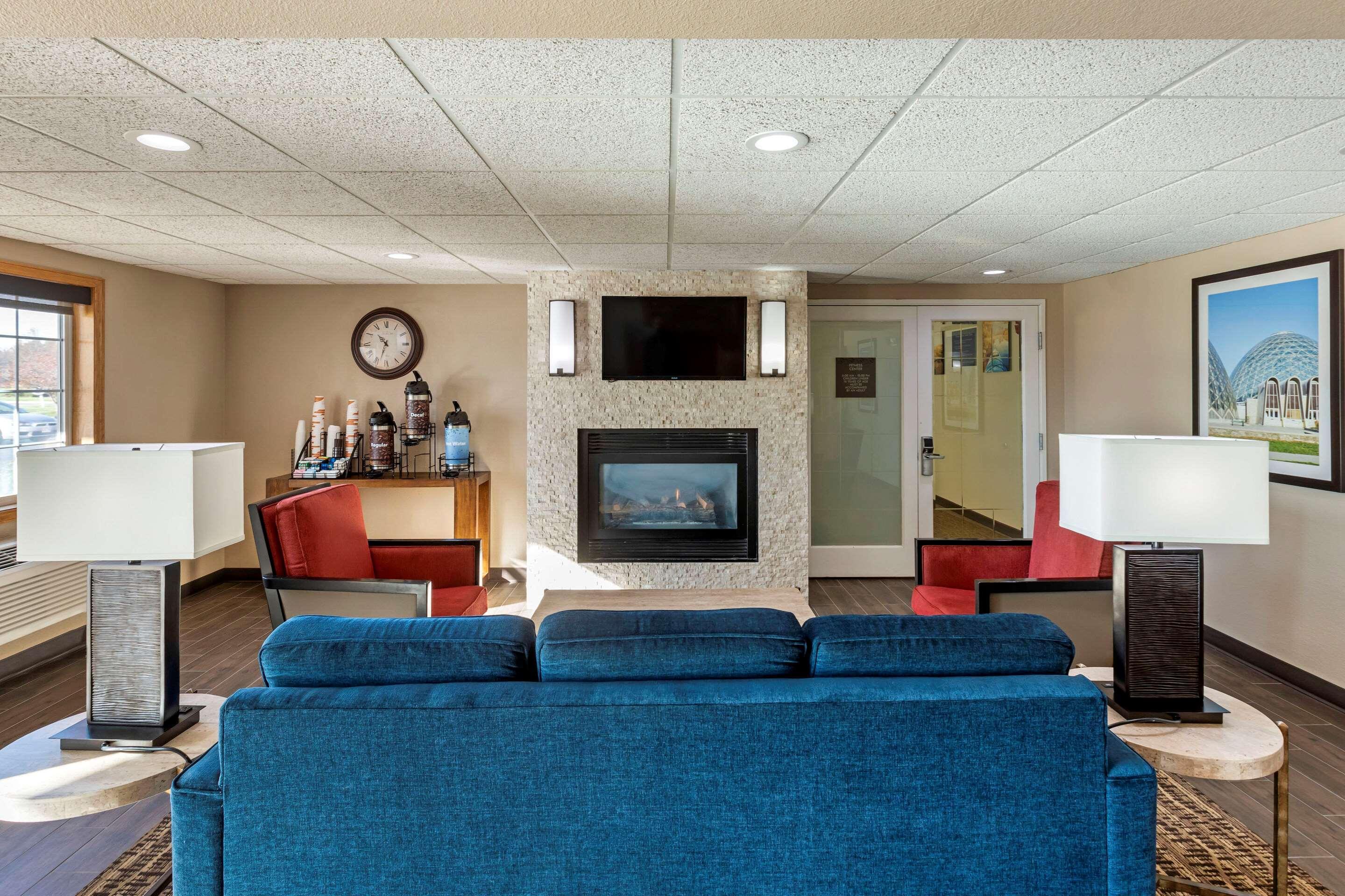 Comfort Inn & Suites Jackson - West Bend Dış mekan fotoğraf