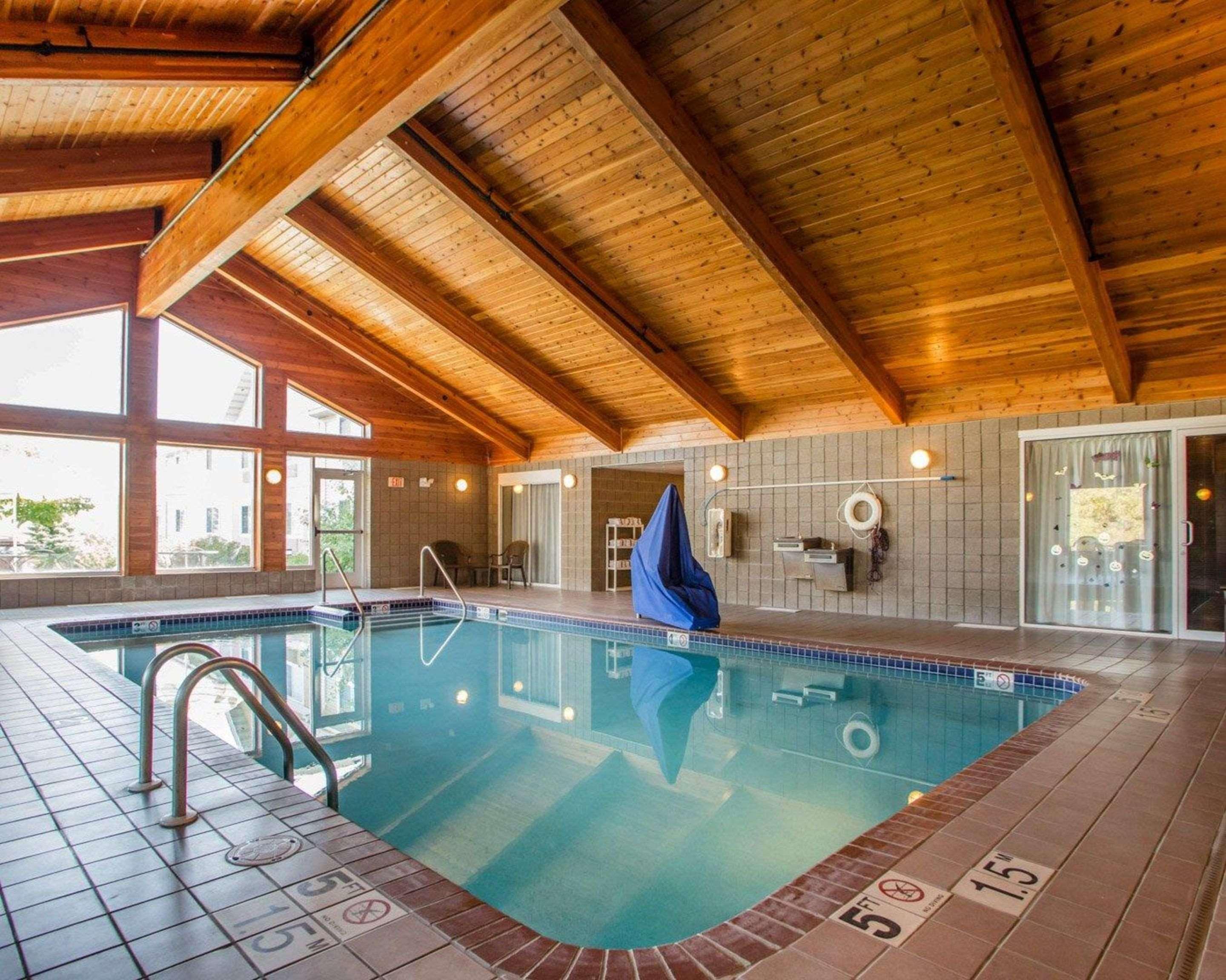 Comfort Inn & Suites Jackson - West Bend Dış mekan fotoğraf