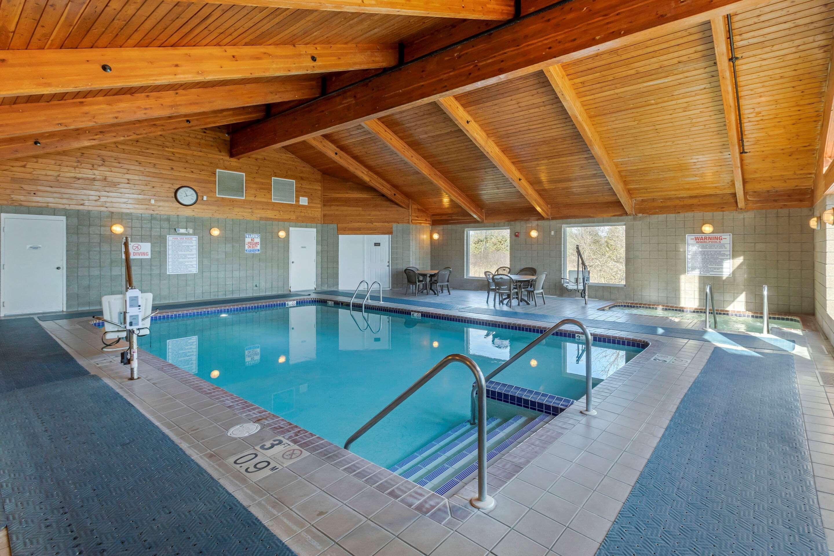 Comfort Inn & Suites Jackson - West Bend Dış mekan fotoğraf