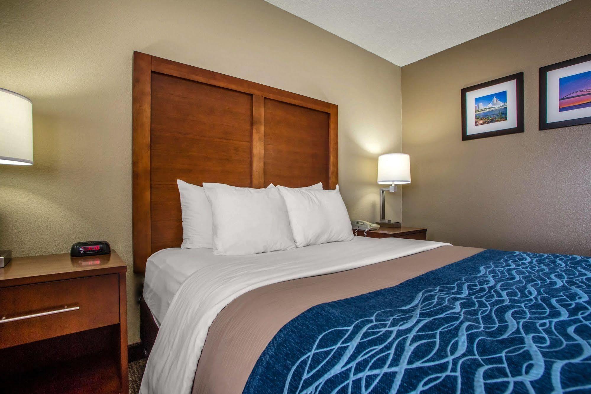 Comfort Inn & Suites Jackson - West Bend Dış mekan fotoğraf