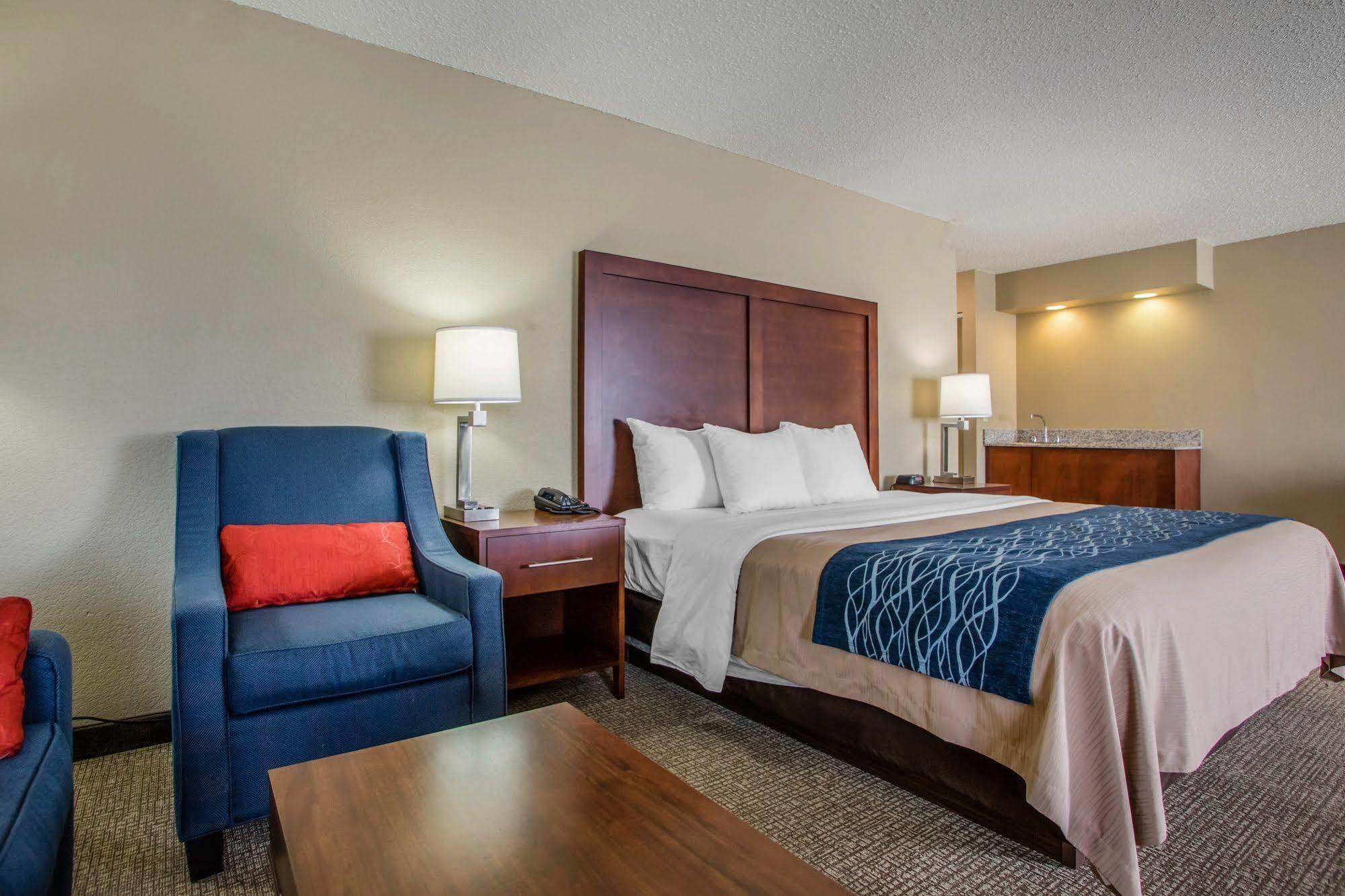 Comfort Inn & Suites Jackson - West Bend Dış mekan fotoğraf